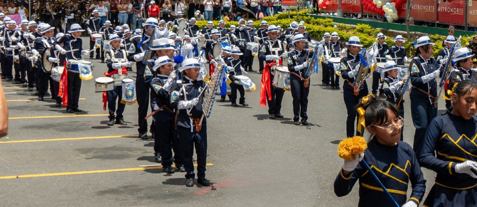 Desfile de bandas en Metronorte